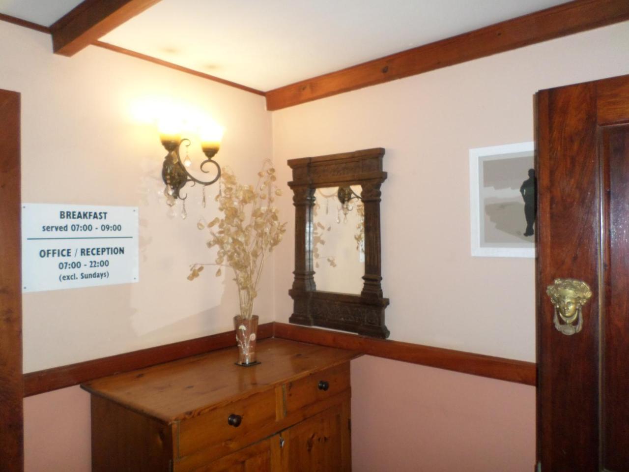 Foundry Guest Lodge *
